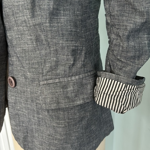 Blazer - Picture 2 of 4